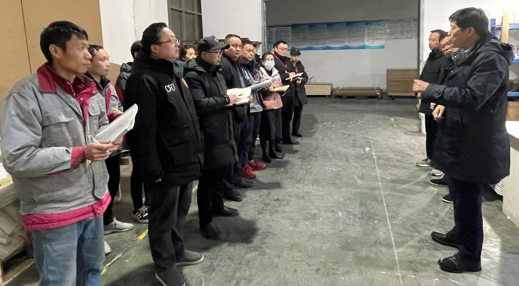 高标准严要求，守牢安全环保底线——澳门·新葡京科技（江苏）有限公司生产现场工作会议